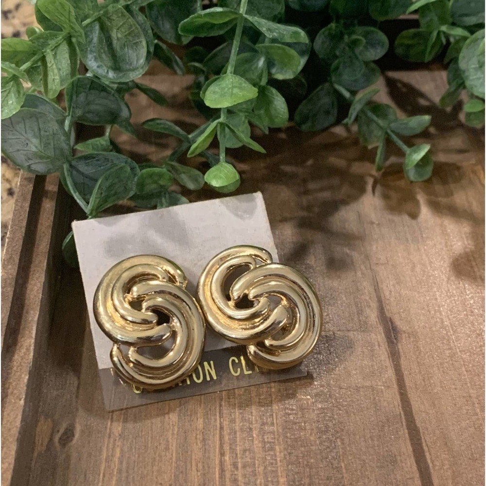 Vintage Gold Clip On Earrings